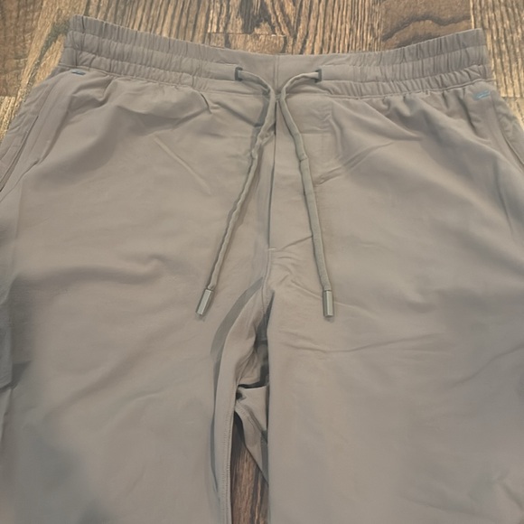 Lululemon Men’s Brown Nomad License To Train Cargo Elastic Cuffs Pant Sz Medium - Picture 2 of 10